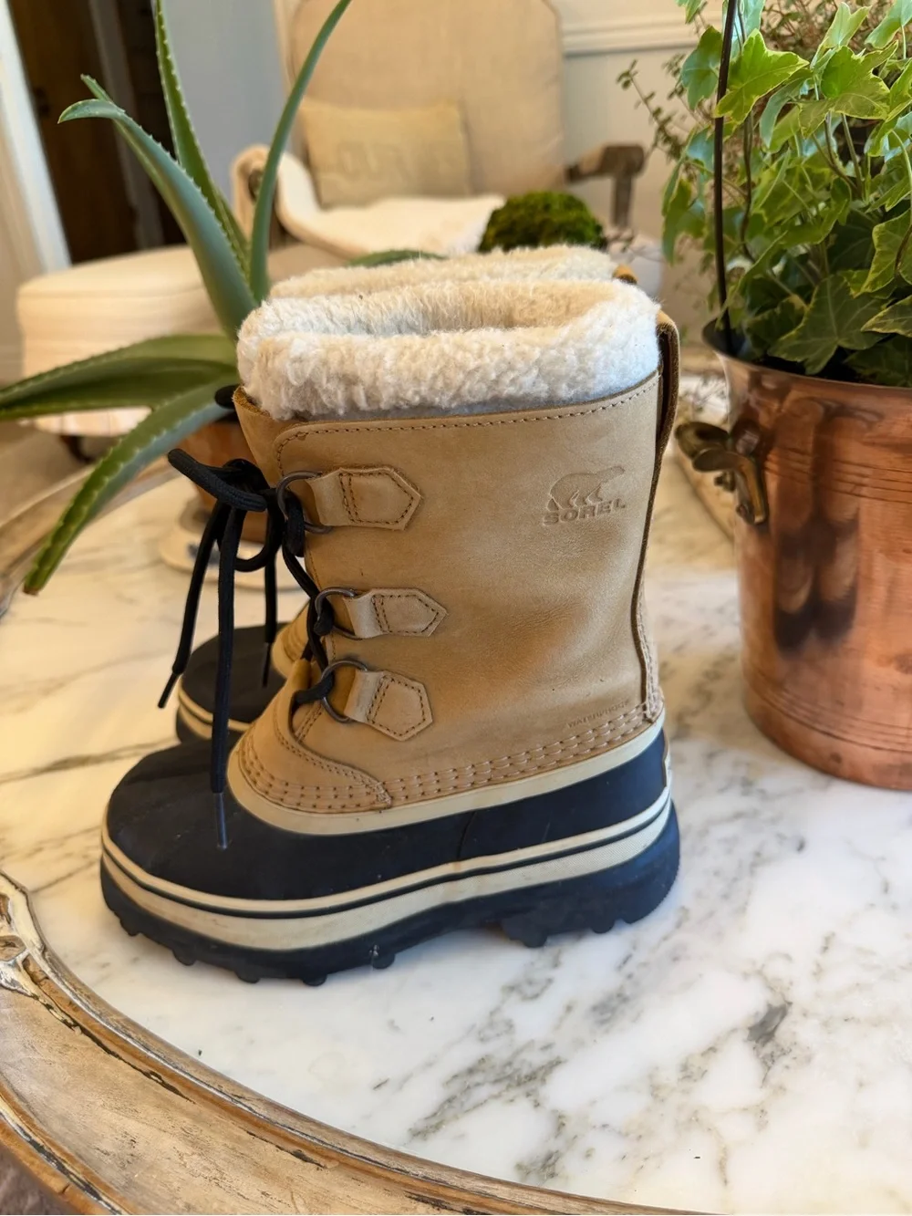 Sorel Kids Caribou Tan and Black Lace-Up Snow Boots size 2